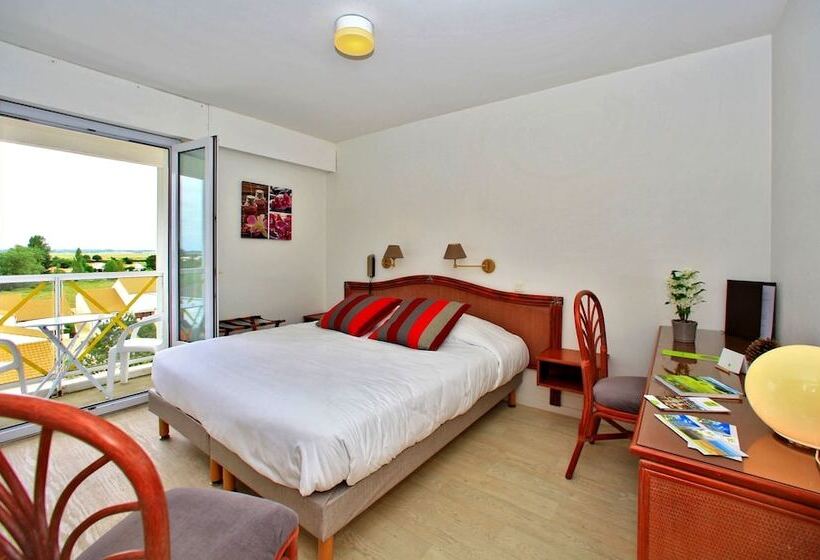 家庭套房, Les Cols Verts