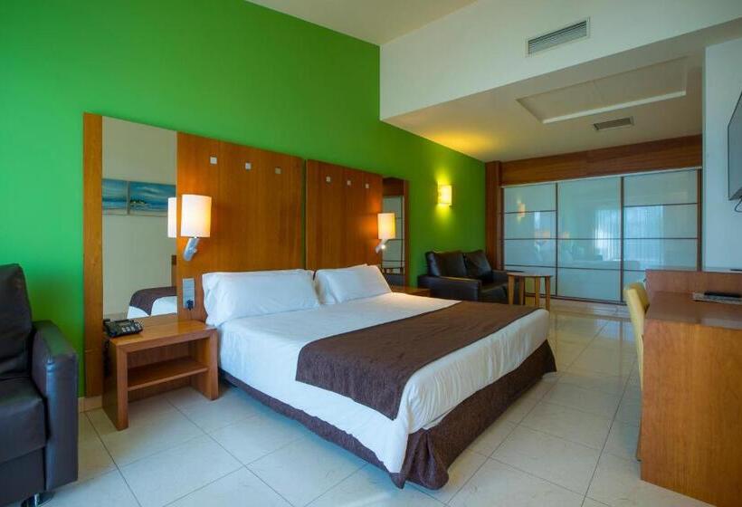 חדר משפתחתי סופריור, Miami Mar