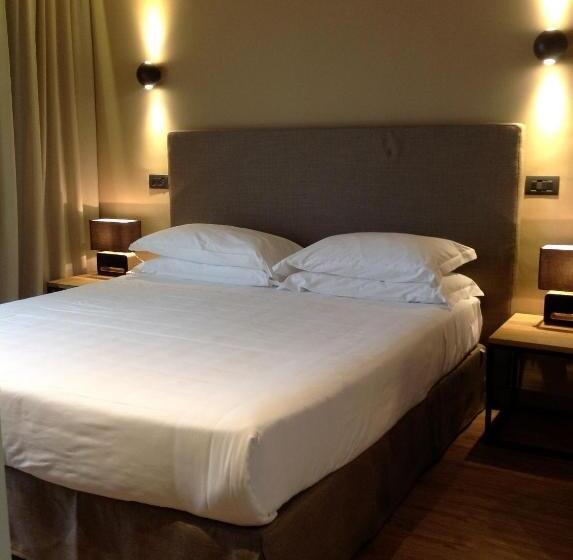 スイート, Select Suites & Spa Apartments