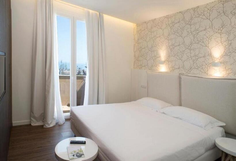 スイート, Select Suites & Spa Apartments