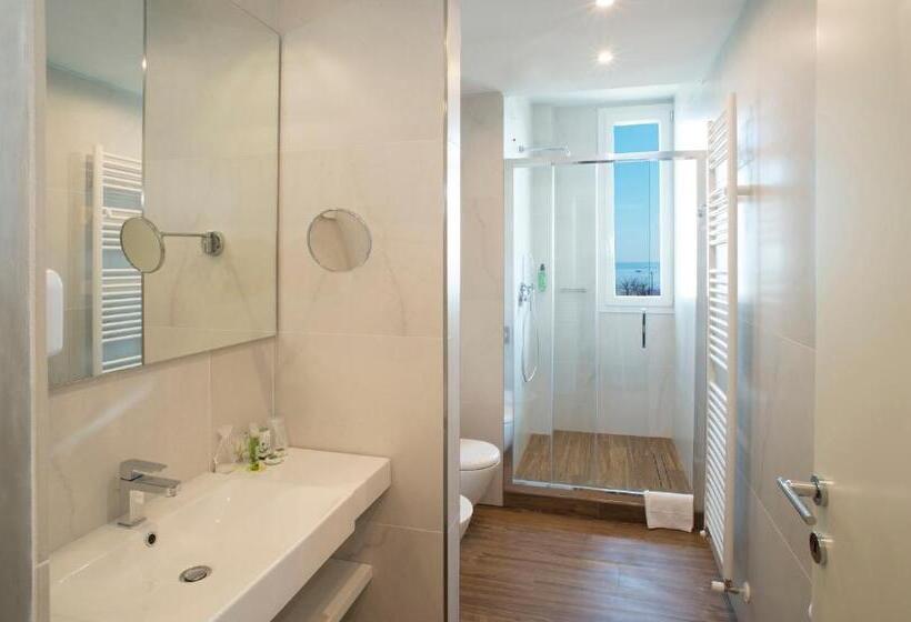 スイート, Select Suites & Spa Apartments