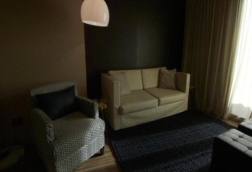 スイート, Select Suites & Spa Apartments