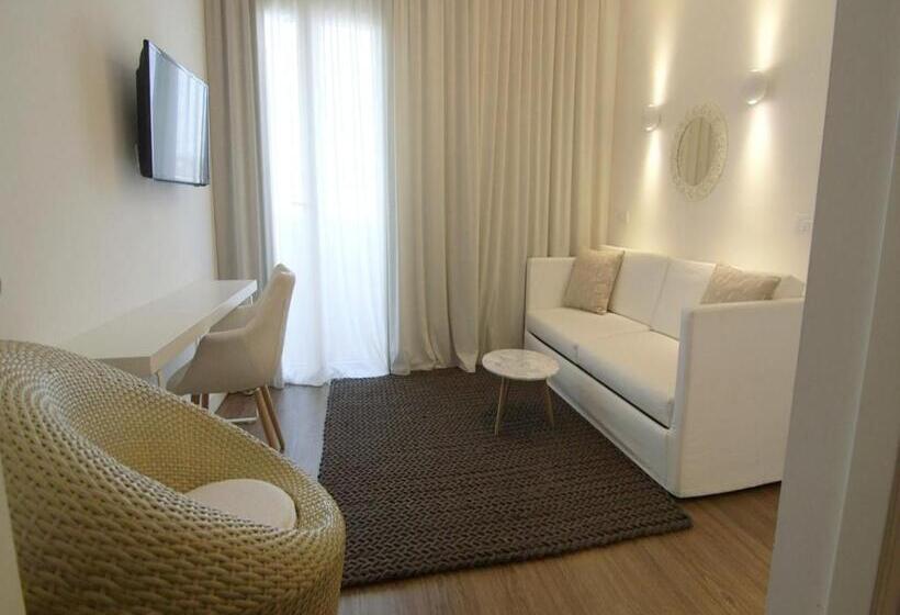 スイート, Select Suites & Spa Apartments