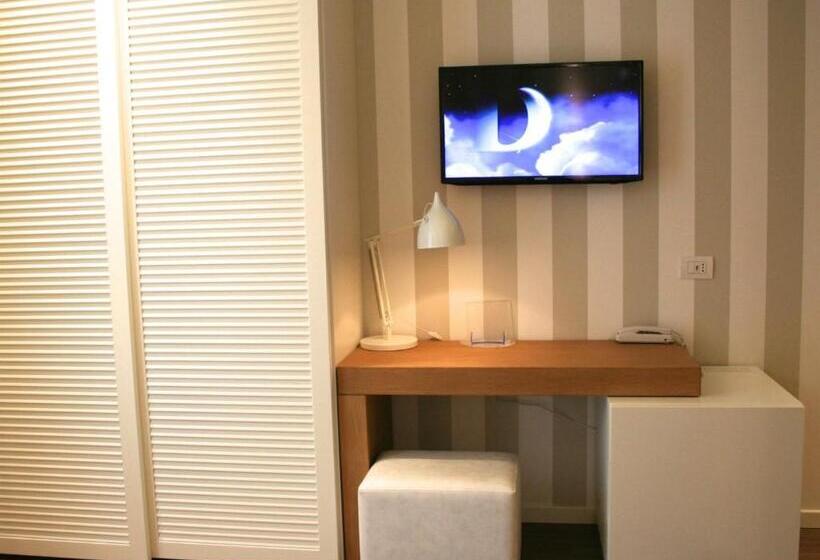 コンフォートトリプルルーム, Select Suites & Spa Apartments