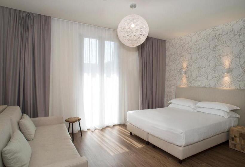 コンフォートトリプルルーム, Select Suites & Spa Apartments