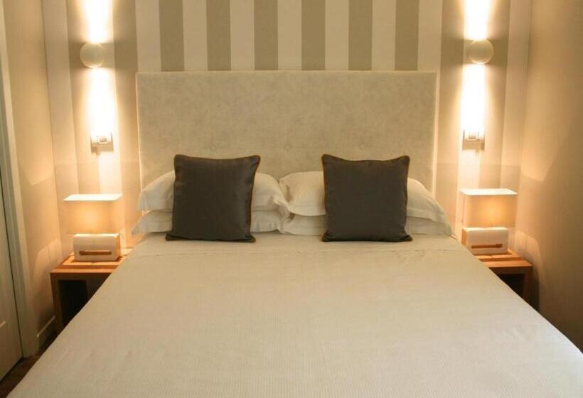 コンフォートトリプルルーム, Select Suites & Spa Apartments