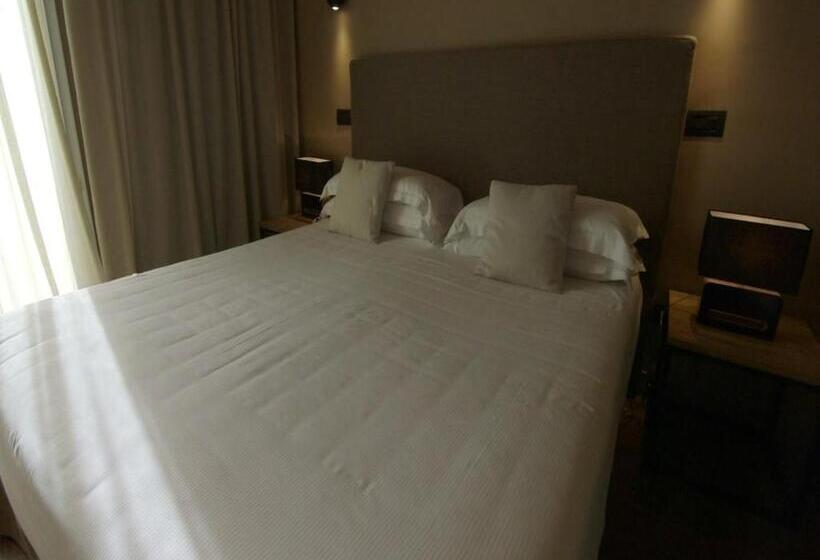 コンフォートトリプルルーム, Select Suites & Spa Apartments