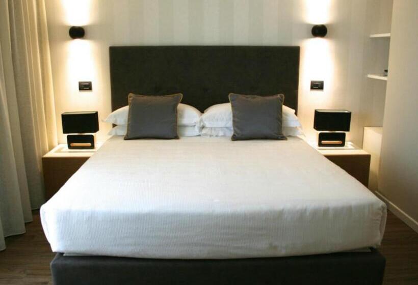 コンフォートトリプルルーム, Select Suites & Spa Apartments