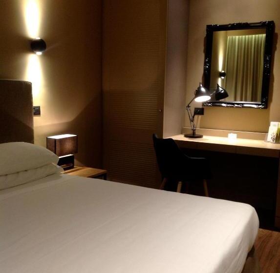 スイート, Select Suites & Spa Apartments