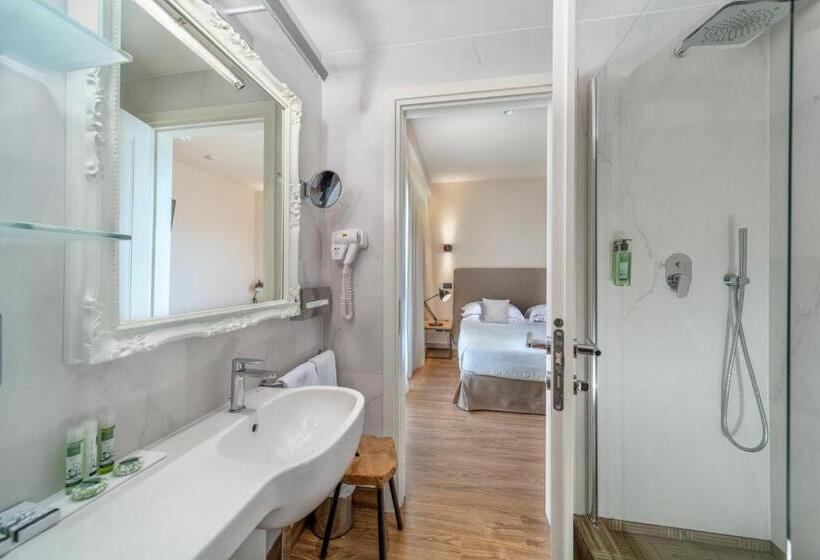 スイート, Select Suites & Spa Apartments