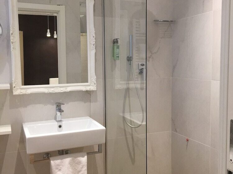 スイート, Select Suites & Spa Apartments