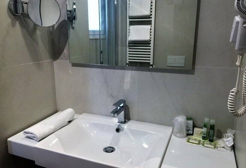 スイート, Select Suites & Spa Apartments