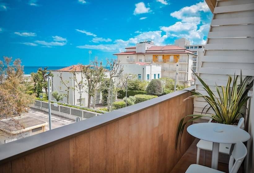 スイート, Select Suites & Spa Apartments