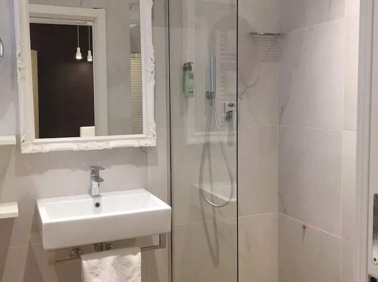 Comfort Kolmen Hengen Huone, Select Suites & Spa Apartments