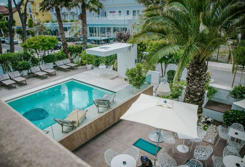 コンフォートトリプルルーム, Select Suites & Spa Apartments