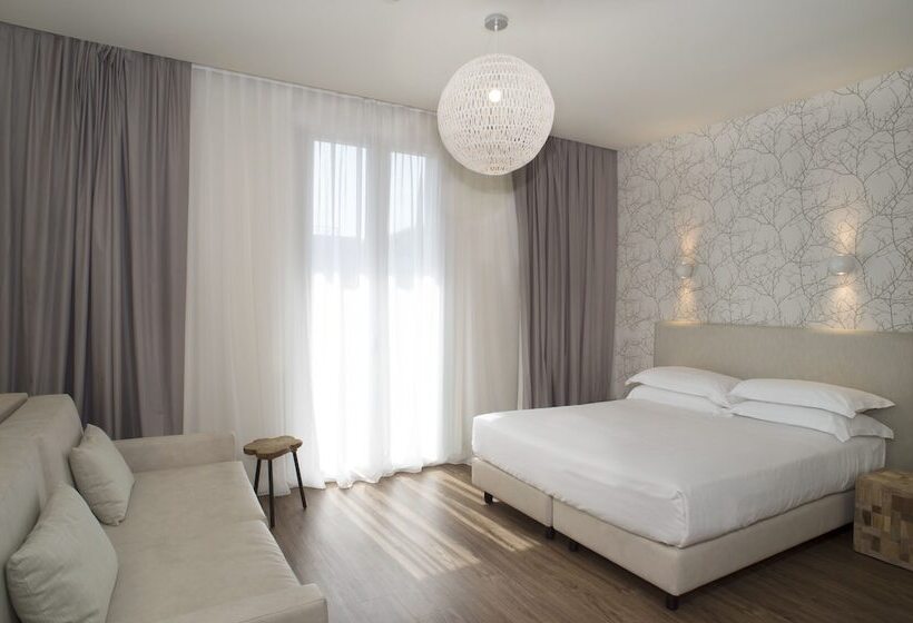 Трехместный Номер Комфорт, Select Suites & Spa   Apartments