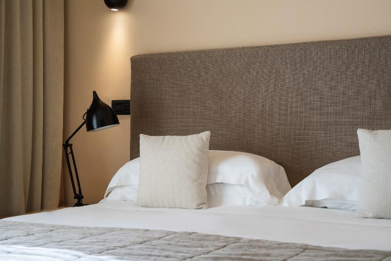 スイート, Select Suites & Spa Apartments