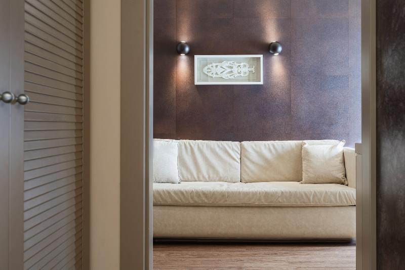 スイート, Select Suites & Spa Apartments