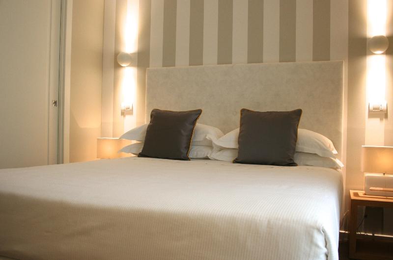 コンフォートルーム, Select Suites & Spa Apartments