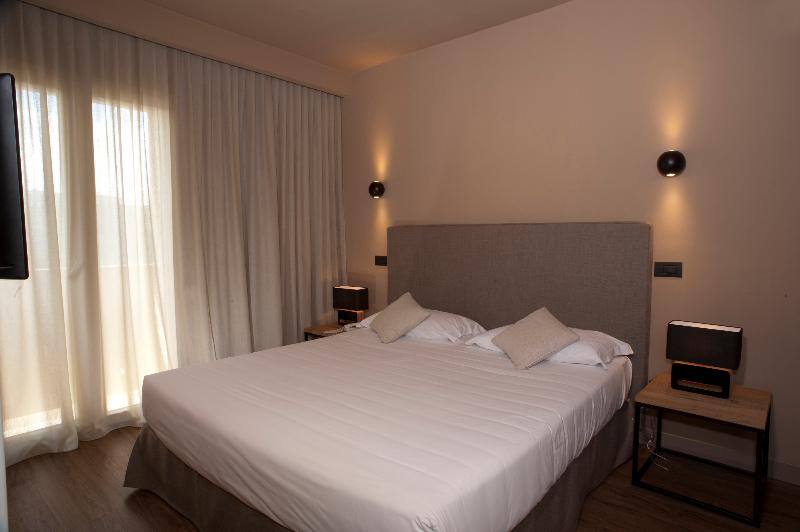 コンフォートトリプルルーム, Select Suites & Spa Apartments