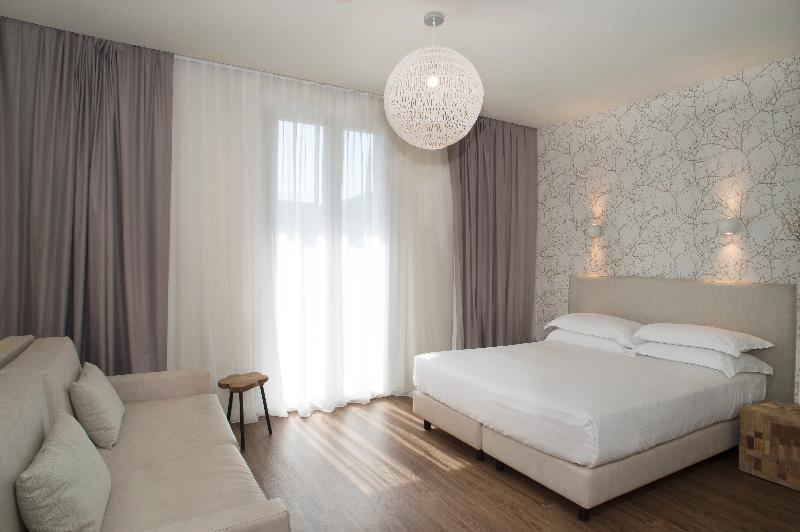 コンフォートトリプルルーム, Select Suites & Spa Apartments