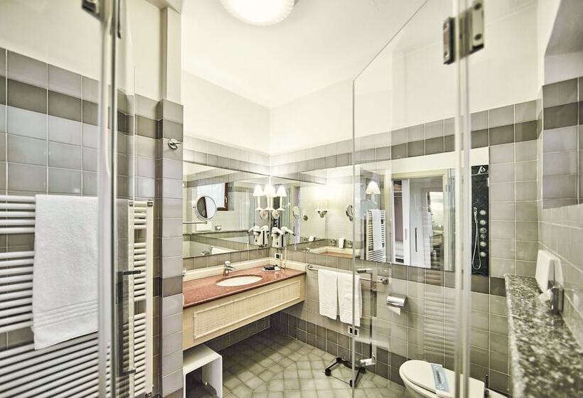 经济房, Serravalle Golf