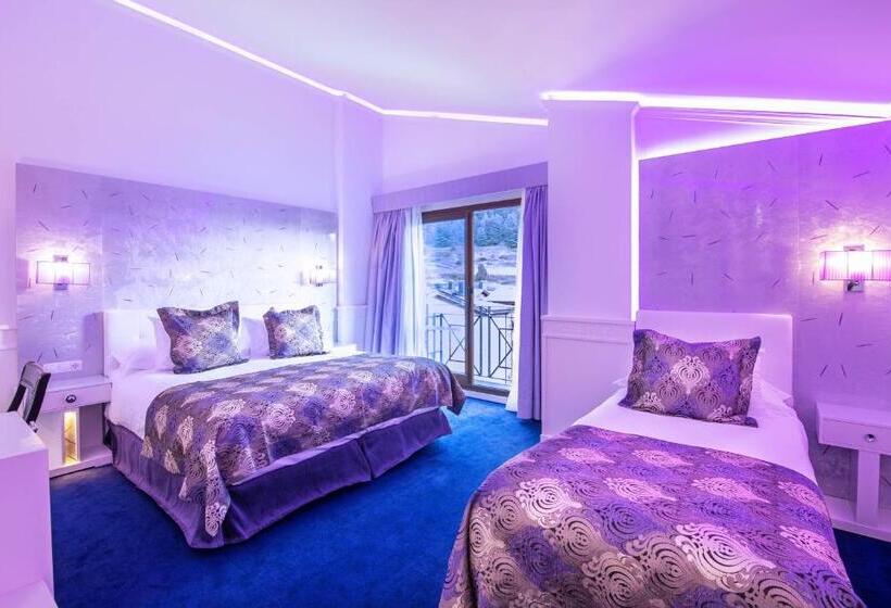اتاق استاندارد سه نفره, Princesa Parc Excellence