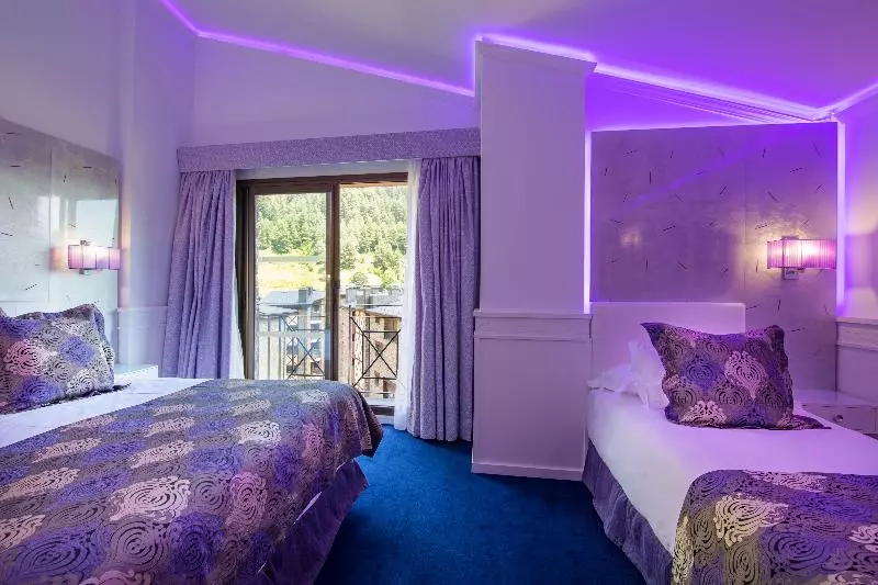 اتاق استاندارد سه نفره, Princesa Parc Excellence