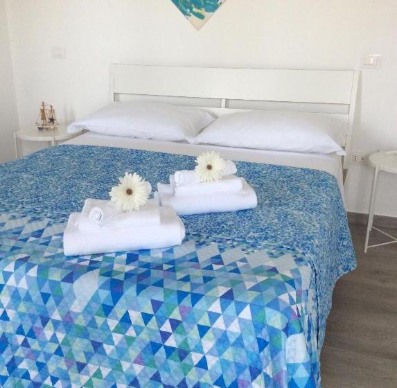 带大床的标准间, Laris