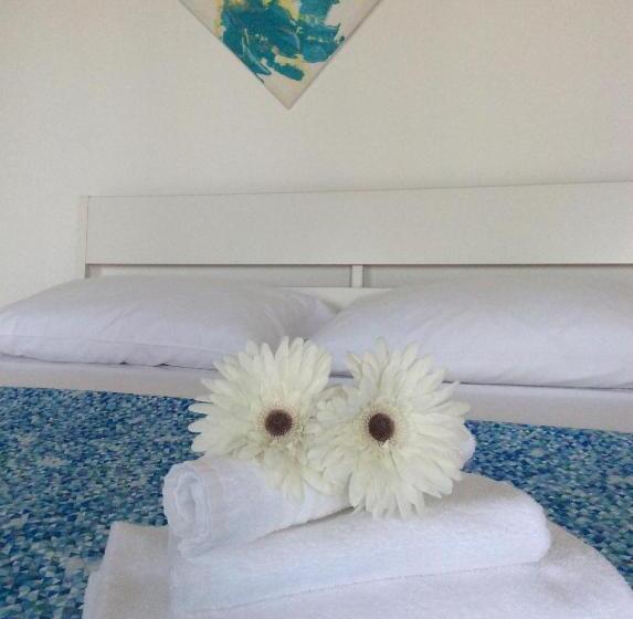 带大床的标准间, Laris