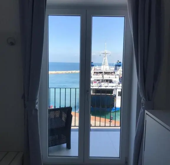 オーシャンビューのスーペリアトリプルルーム, Vento Di Mare