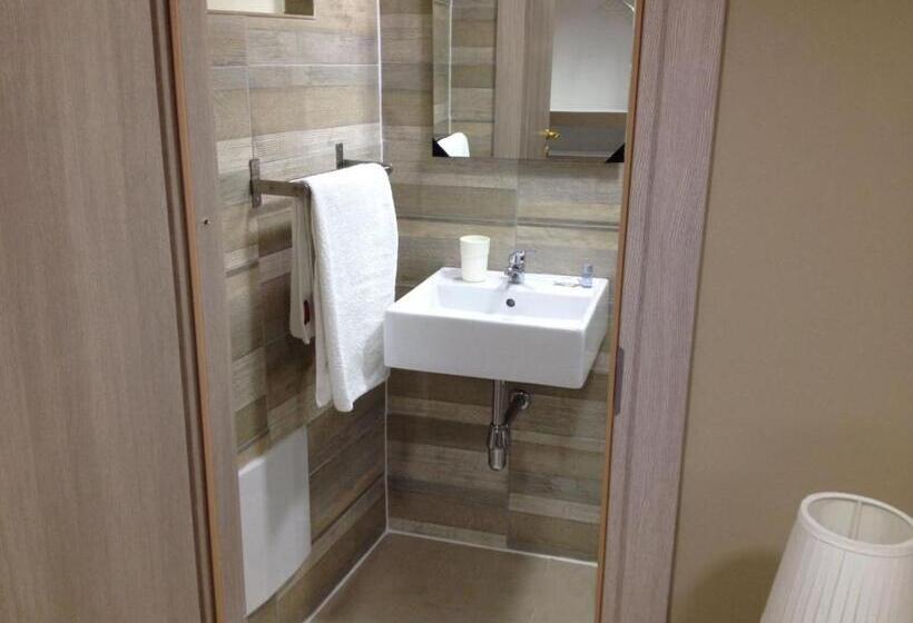 اتاق کلاسیک چهارنفره, Napoli Centro