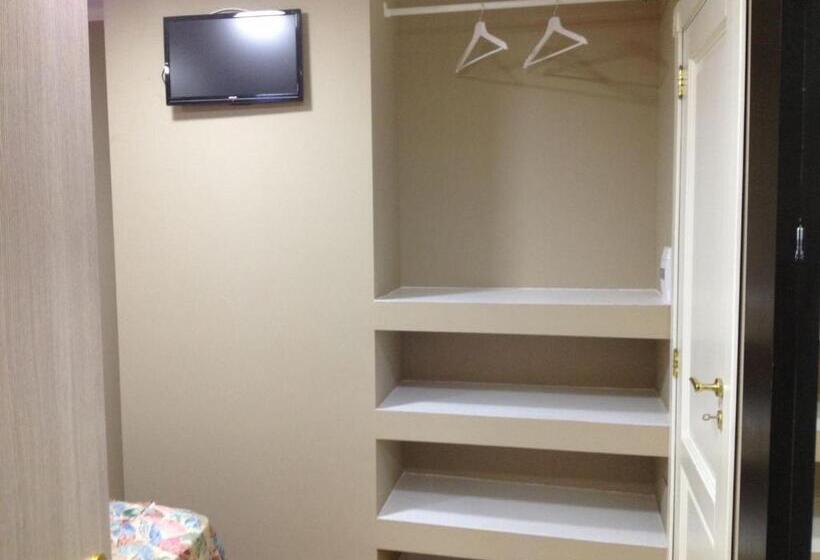 اتاق کلاسیک چهارنفره, Napoli Centro