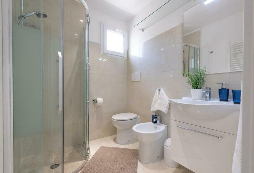 اتاق لوکس سه تخته, B&b Toma Street