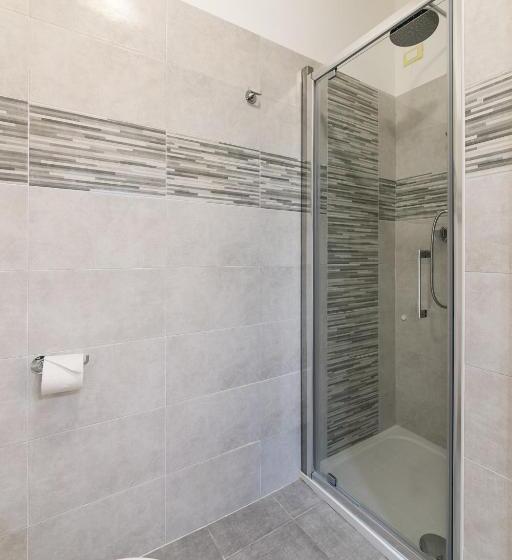 اتاق سوپریور, Red Lion Guest House