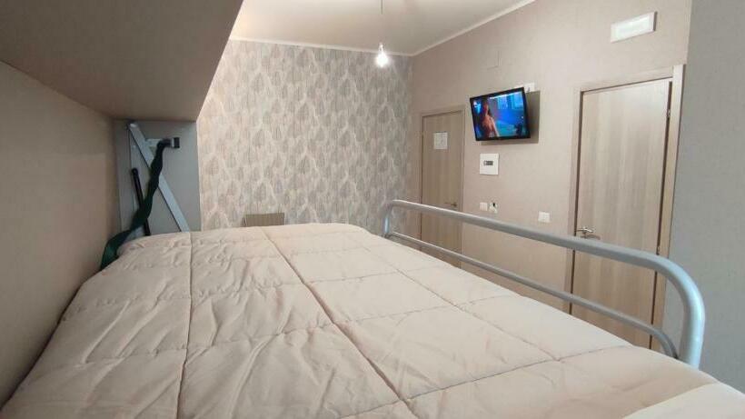 اتاق استاندارد چهار تخته, Nitto House