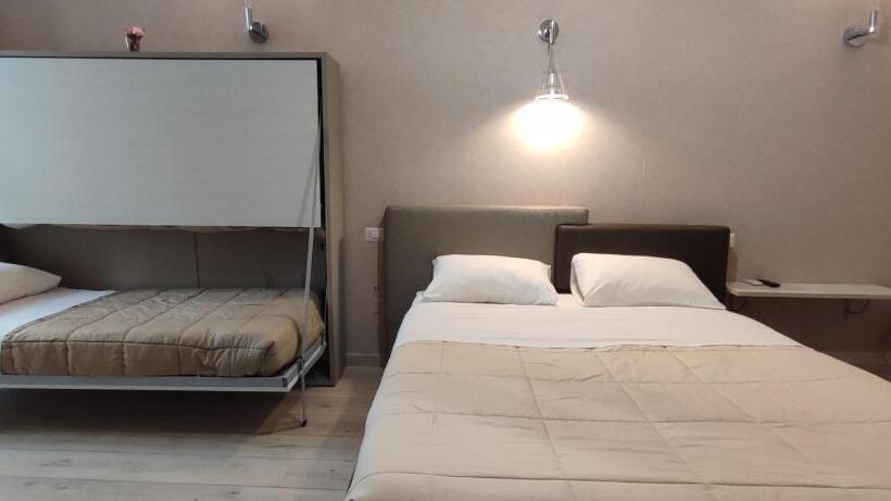 اتاق استاندارد چهار تخته, Nitto House