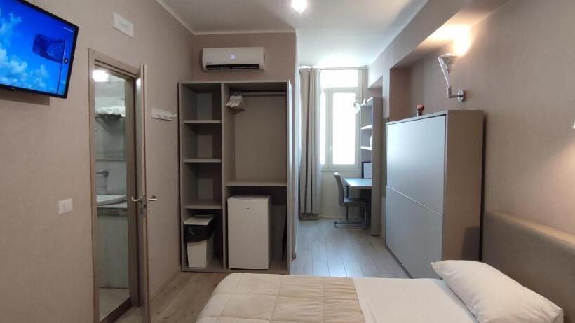 اتاق استاندارد چهار تخته, Nitto House