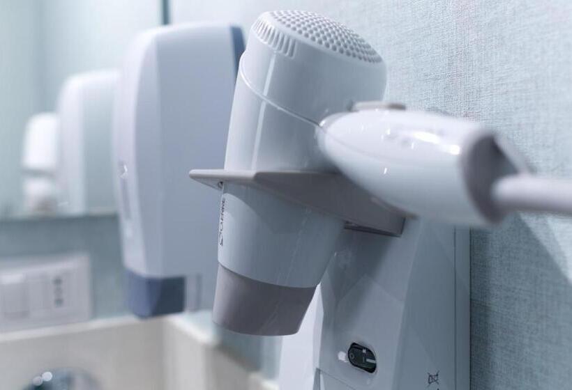 اتاق عادی, Nitto House