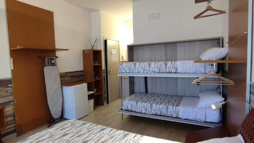 اتاق خانوادگی, Nitto House