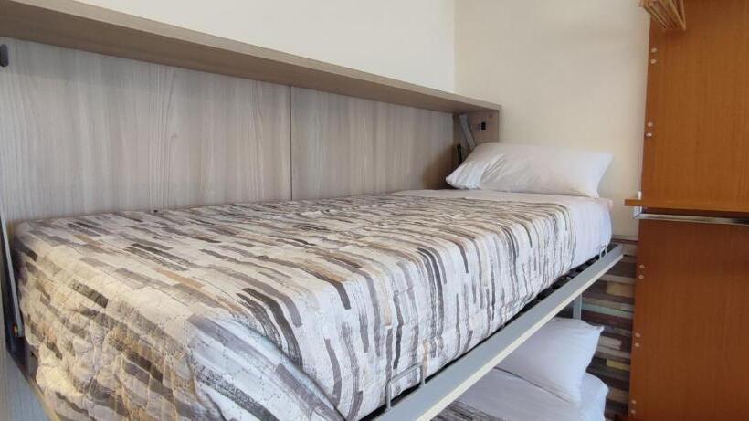 اتاق خانوادگی, Nitto House