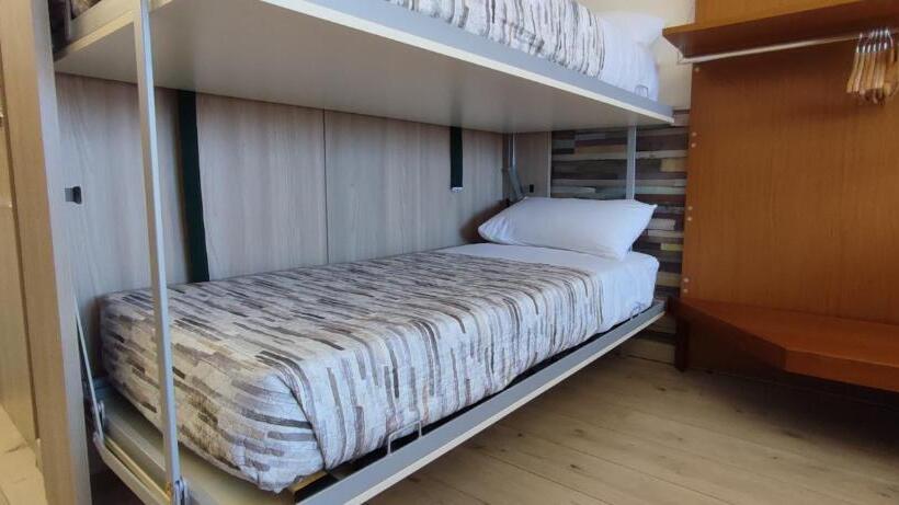 اتاق خانوادگی, Nitto House