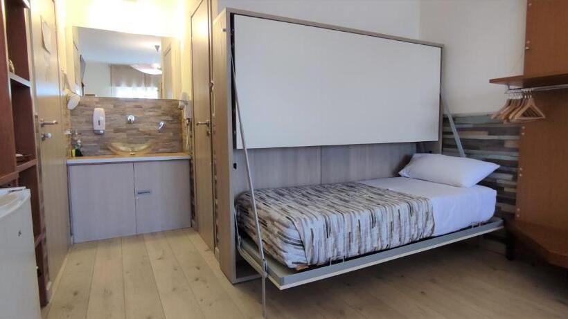 اتاق خانوادگی, Nitto House