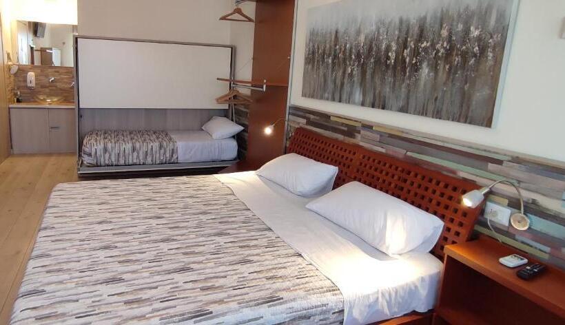 اتاق خانوادگی, Nitto House