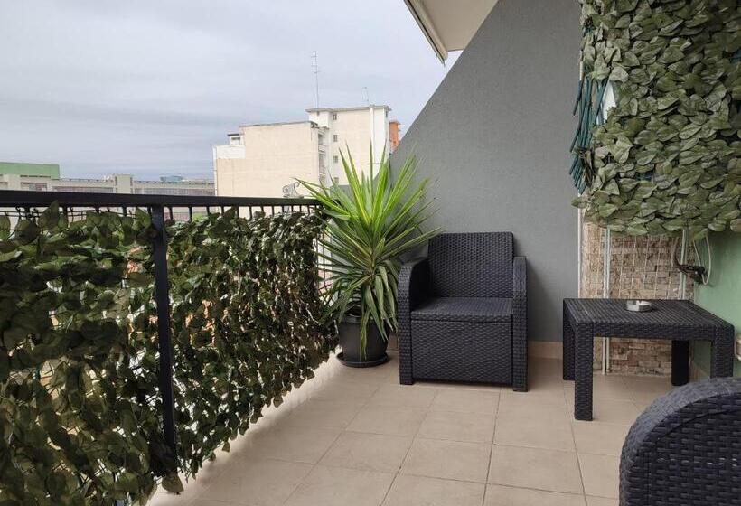 اتاق خانوادگی, Nitto House