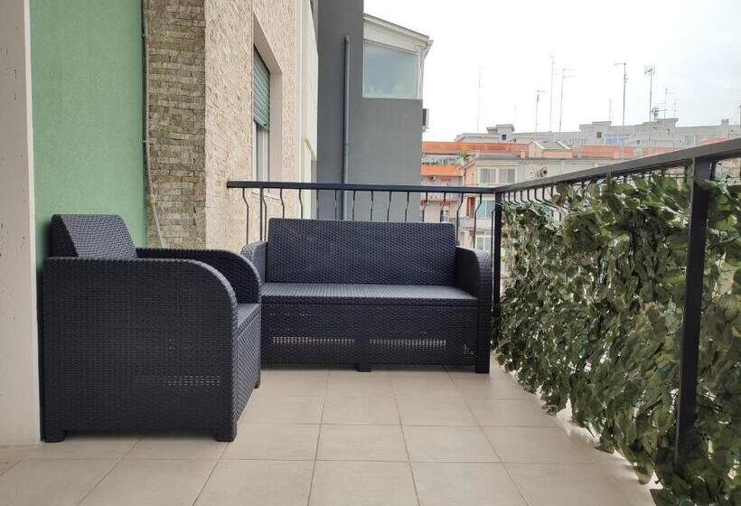 اتاق خانوادگی, Nitto House