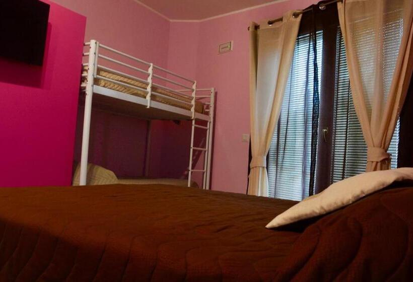 חדר סטנדרט לארבעה, Artistico Relax B&b