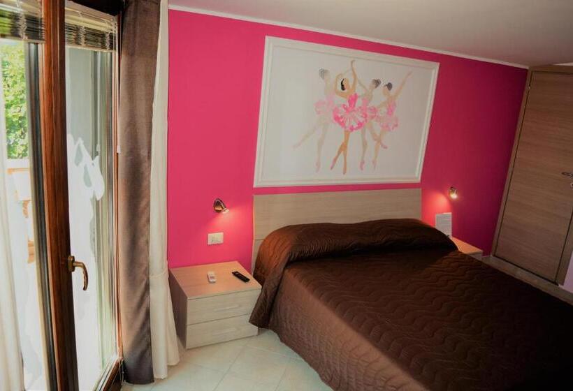 חדר סטנדרט לארבעה, Artistico Relax B&b