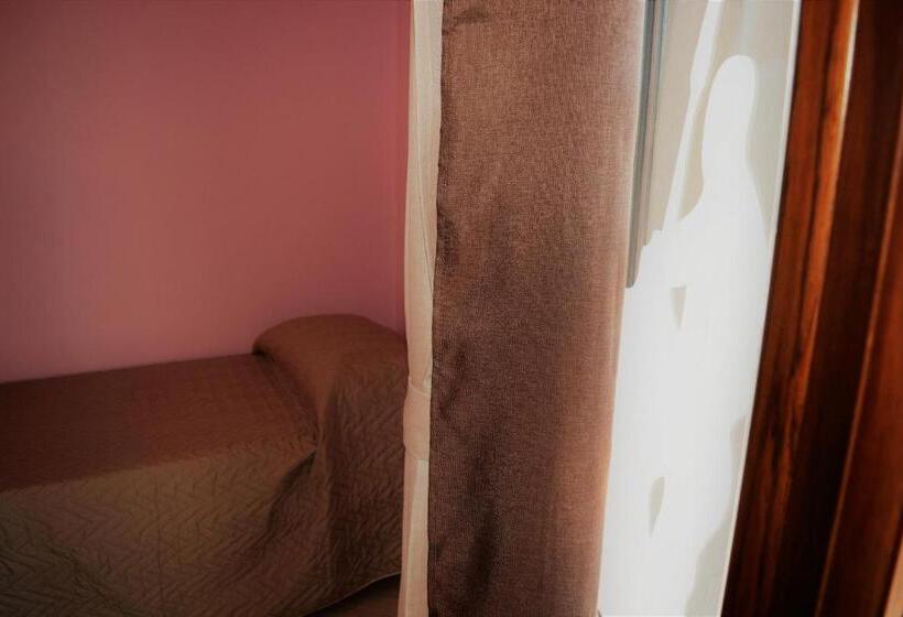 חדר סטנדרט לארבעה, Artistico Relax B&b