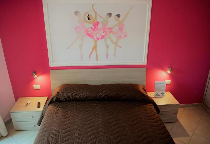 חדר סטנדרט לארבעה, Artistico Relax B&b